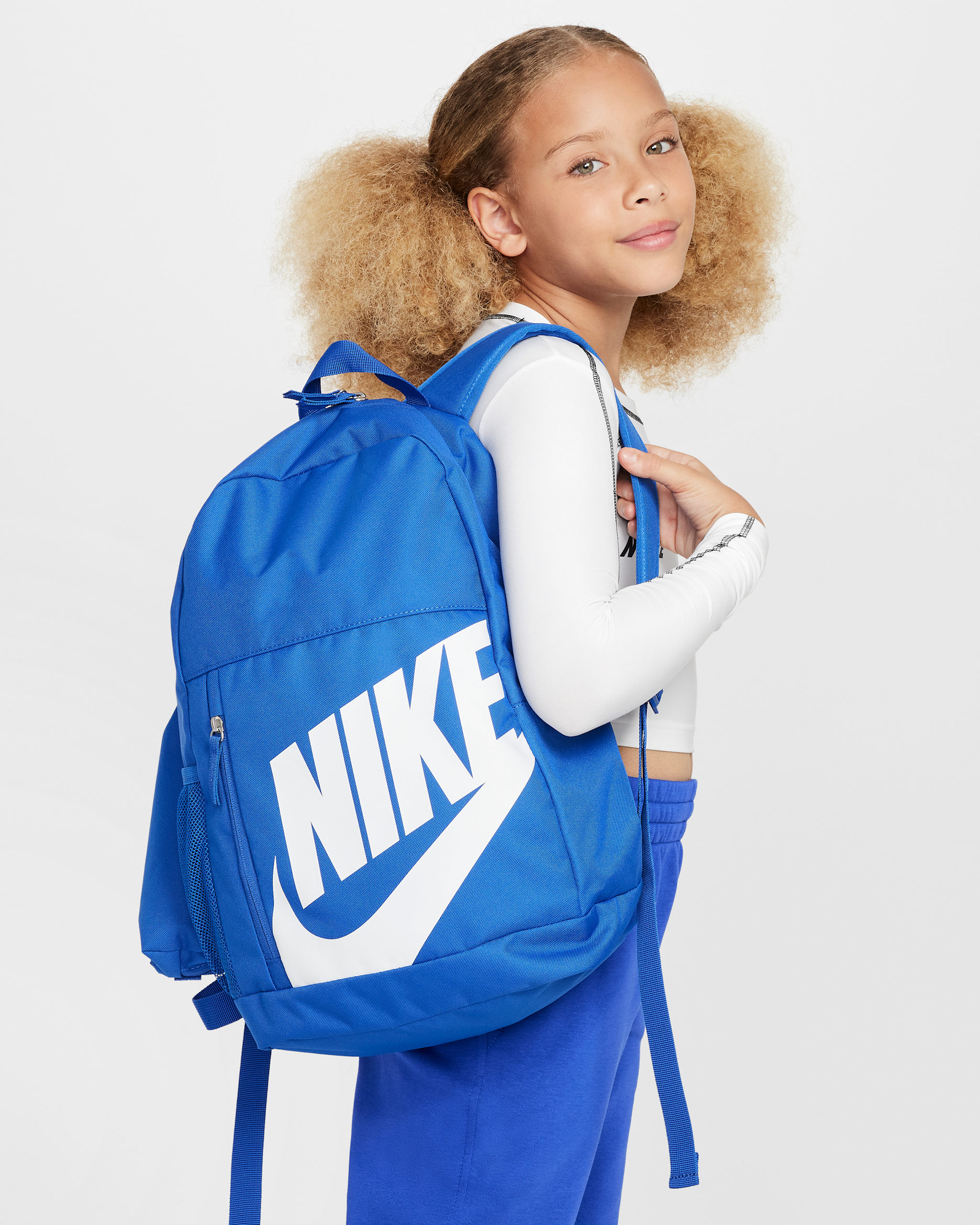 NIKE公式】ナイキ エレメンタル キッズバックパック (20L).オンライン